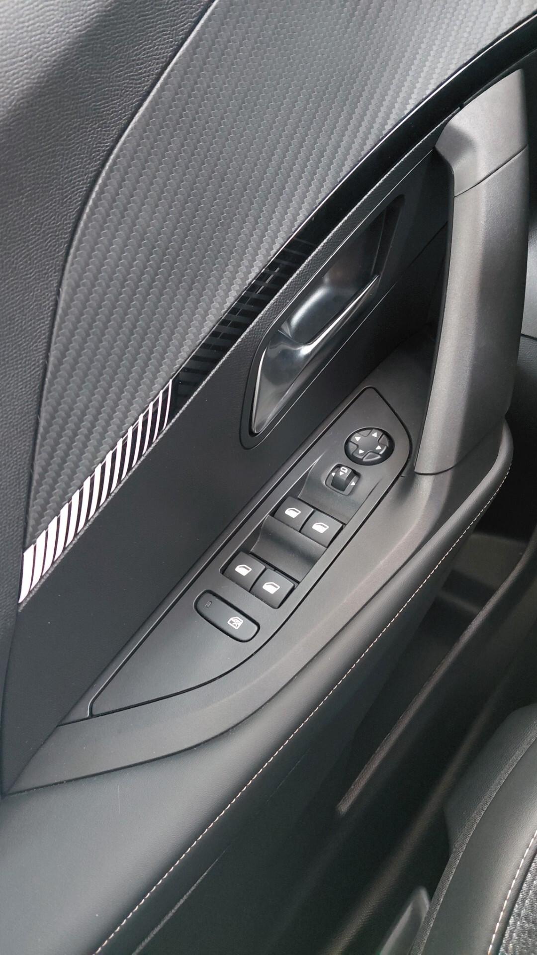 Peugeot 2008 PureTech 100 S&S Allure