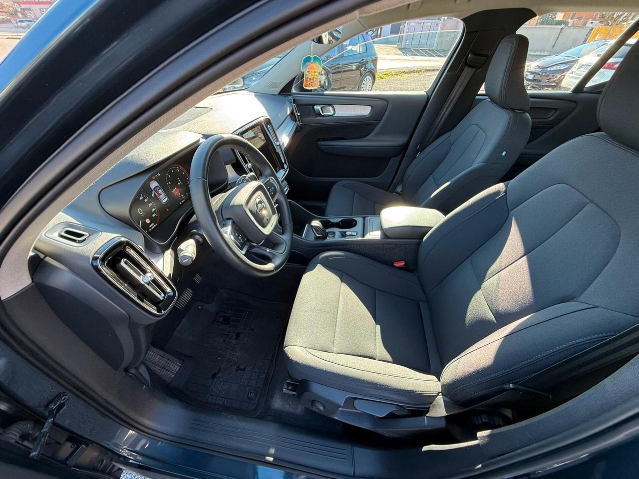 VOLVO XC40 MOMENTUM T2 1.5BENZINA 129CV AUTOMATICA EURO6B