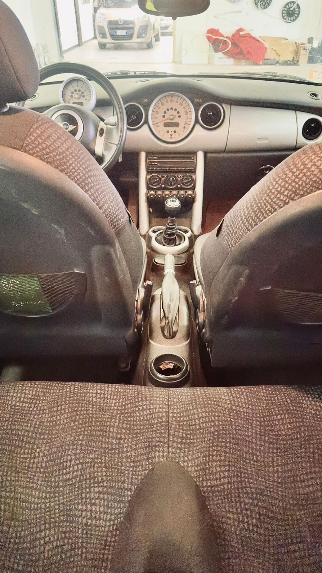 Mini 1.6 16V Cooper 1999 asi