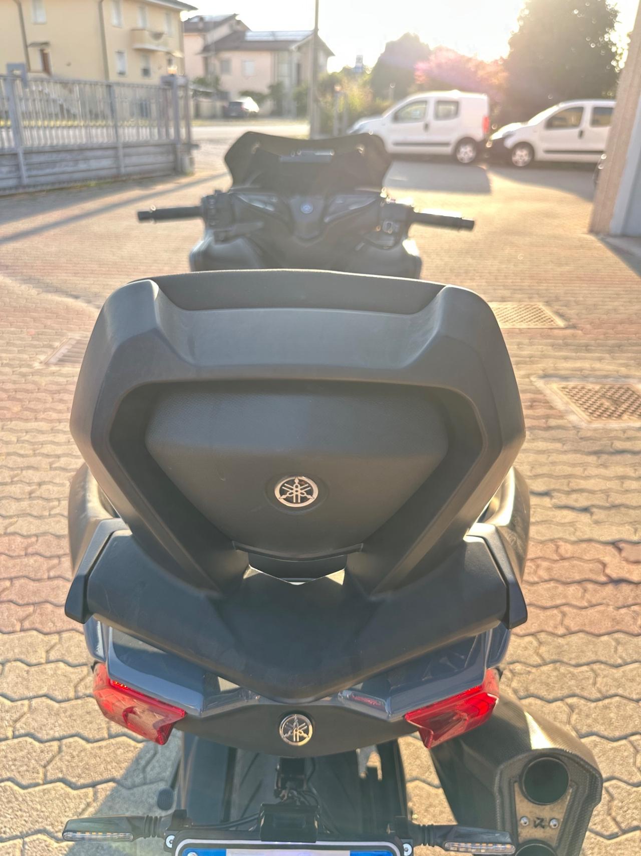 Yamaha TMAX SX