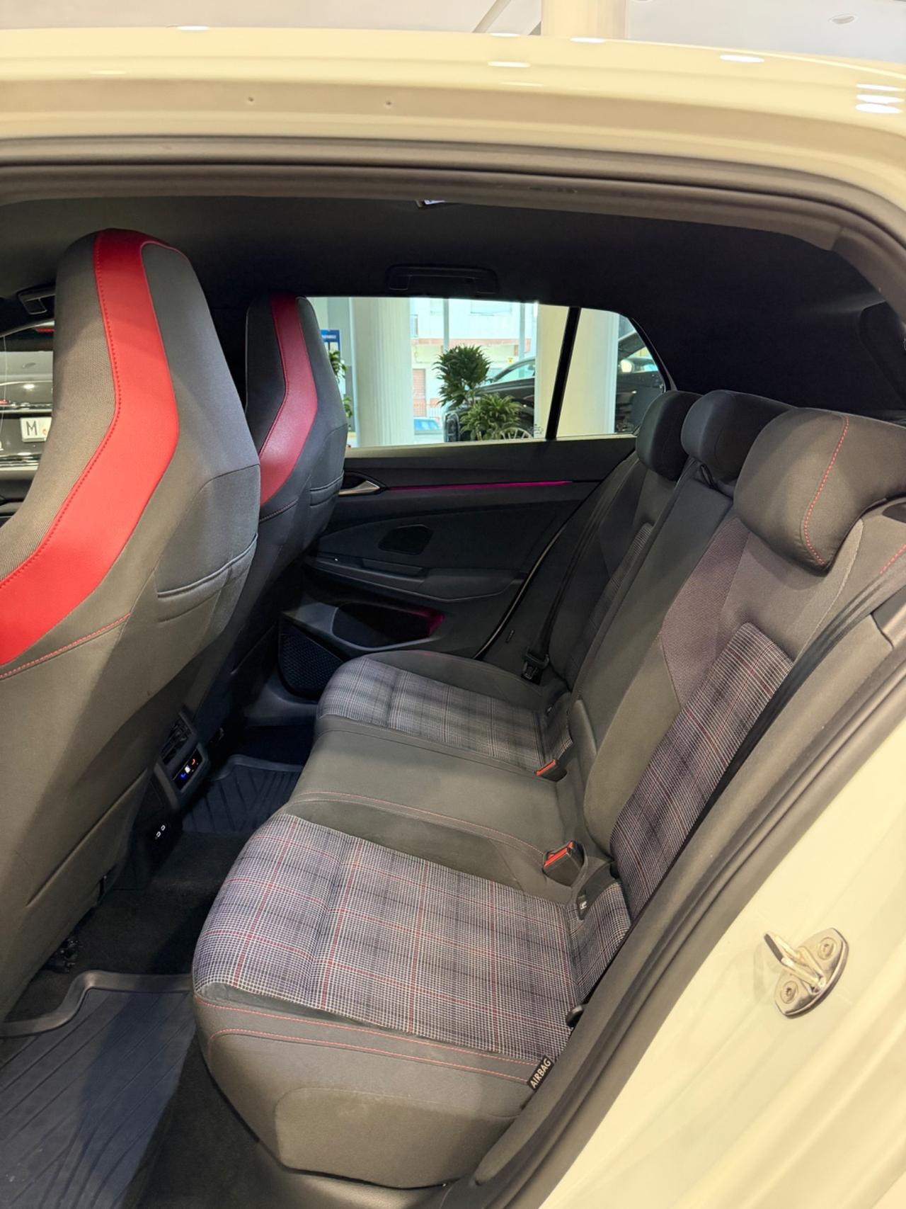 Volkswagen Golf GTI 2.0 TSI DSG
