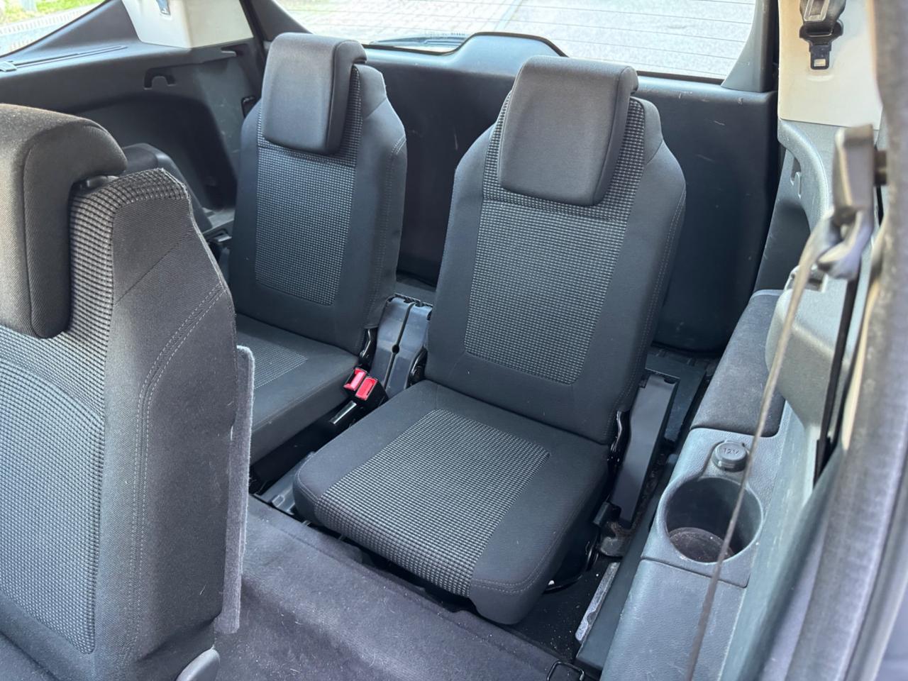 Peugeot 5008 1.6 HDi 110CV Automatico 7Posti