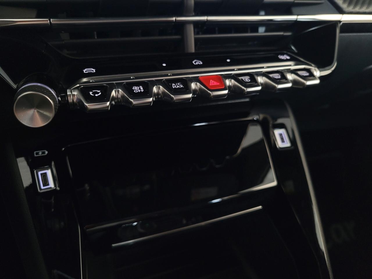 Peugeot 2008 1.2 ALLURE AUT. CRUISE LED CARPLAY PELLE NAVI