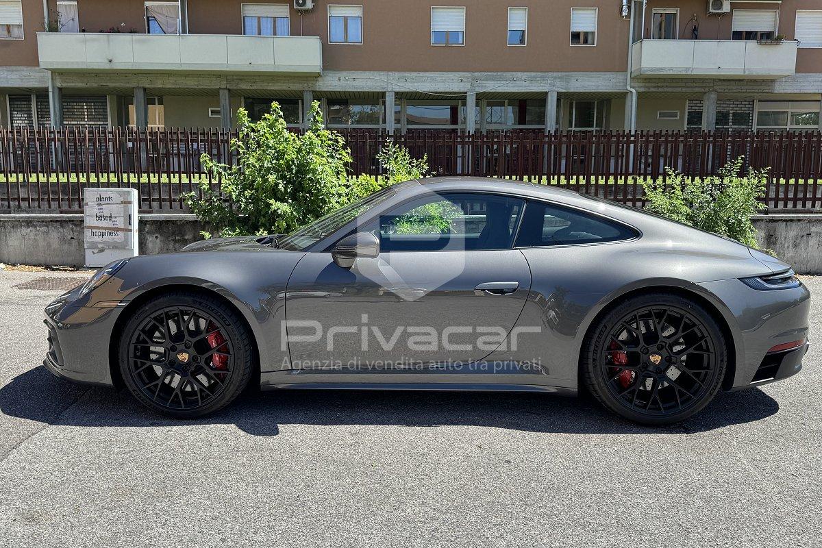 PORSCHE 911 Carrera 4 GTS