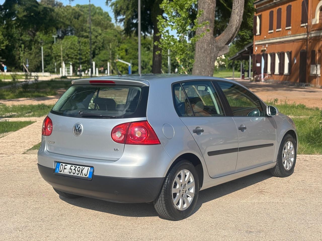 Volkswagen Golf 1.6 16V FSI 5p. Comfortline