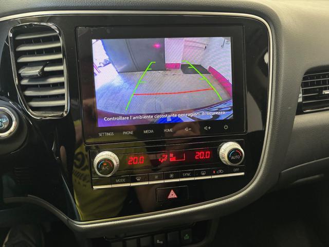 MITSUBISHI Outlander 2.4 MIVEC 4WD PHEV Instyle
