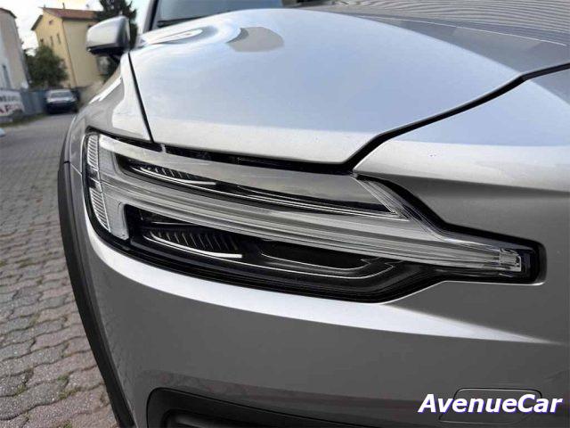 VOLVO V60 Cross Country 2.0 b4 Business Pro awd CERCHI 20' TELECAMERA POST