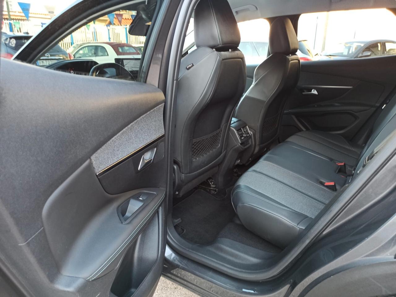 Peugeot 3008 BlueHDi 130 S&S Allure Pack