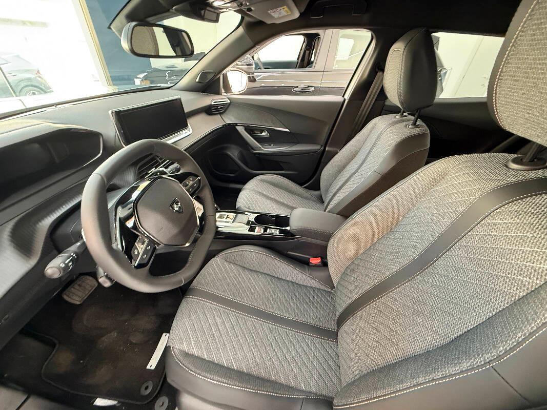 Peugeot 2008 PEUGEOUT 2008 1.2 hybrid Allure 145cv e-dcs6