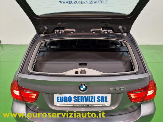 BMW 320 i cat Touring Attiva