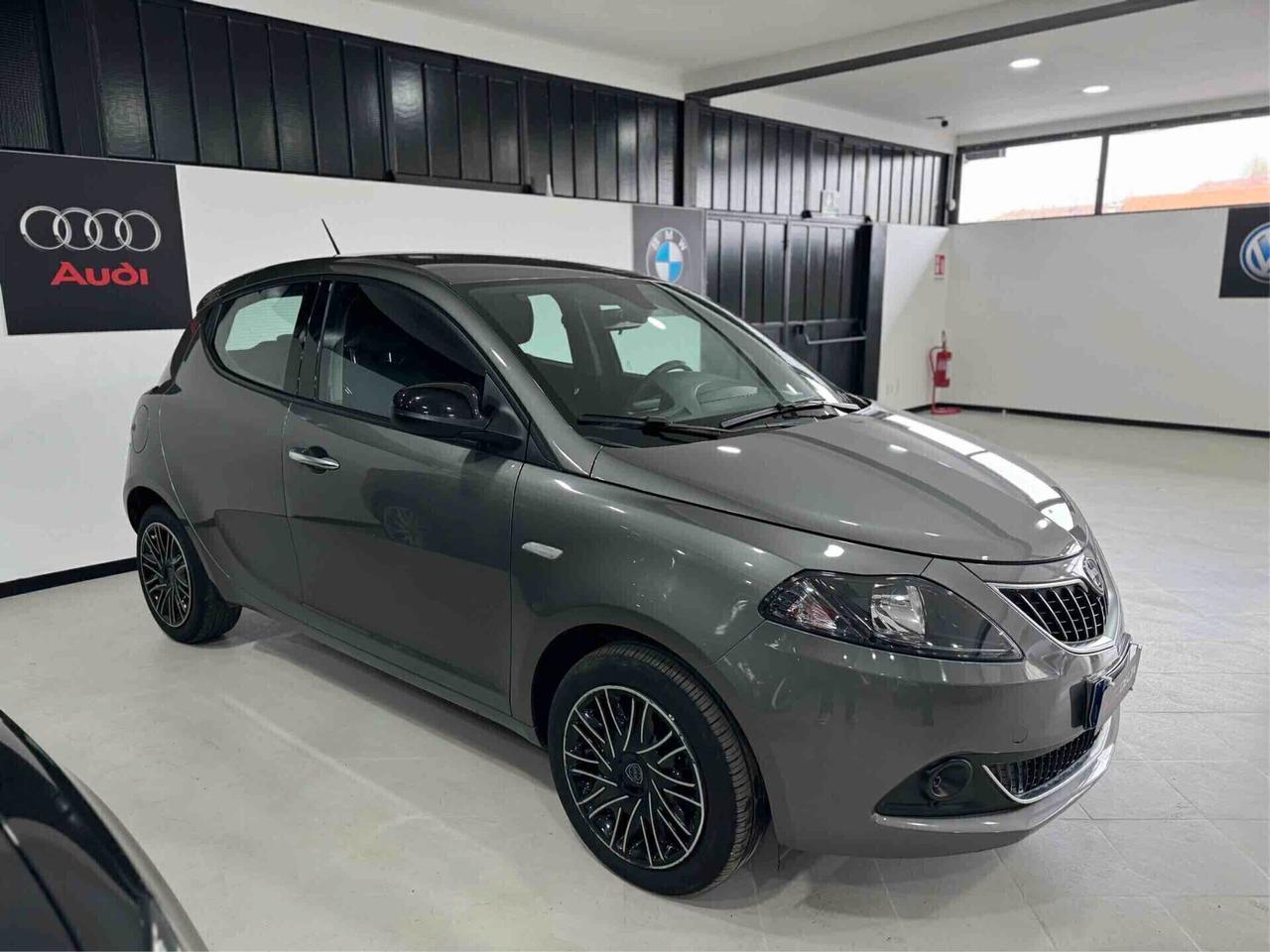 Lancia Ypsilon 1.0 FireFly 5 porte S&S Hybrid Alberta Ferretti