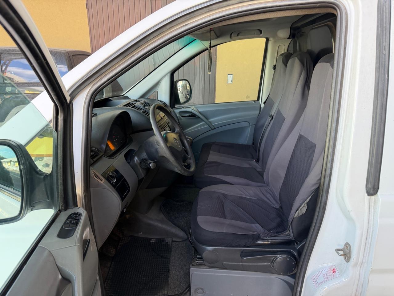 Mercedes Benz Vito 111 CDI 2.2d con clima - 2008