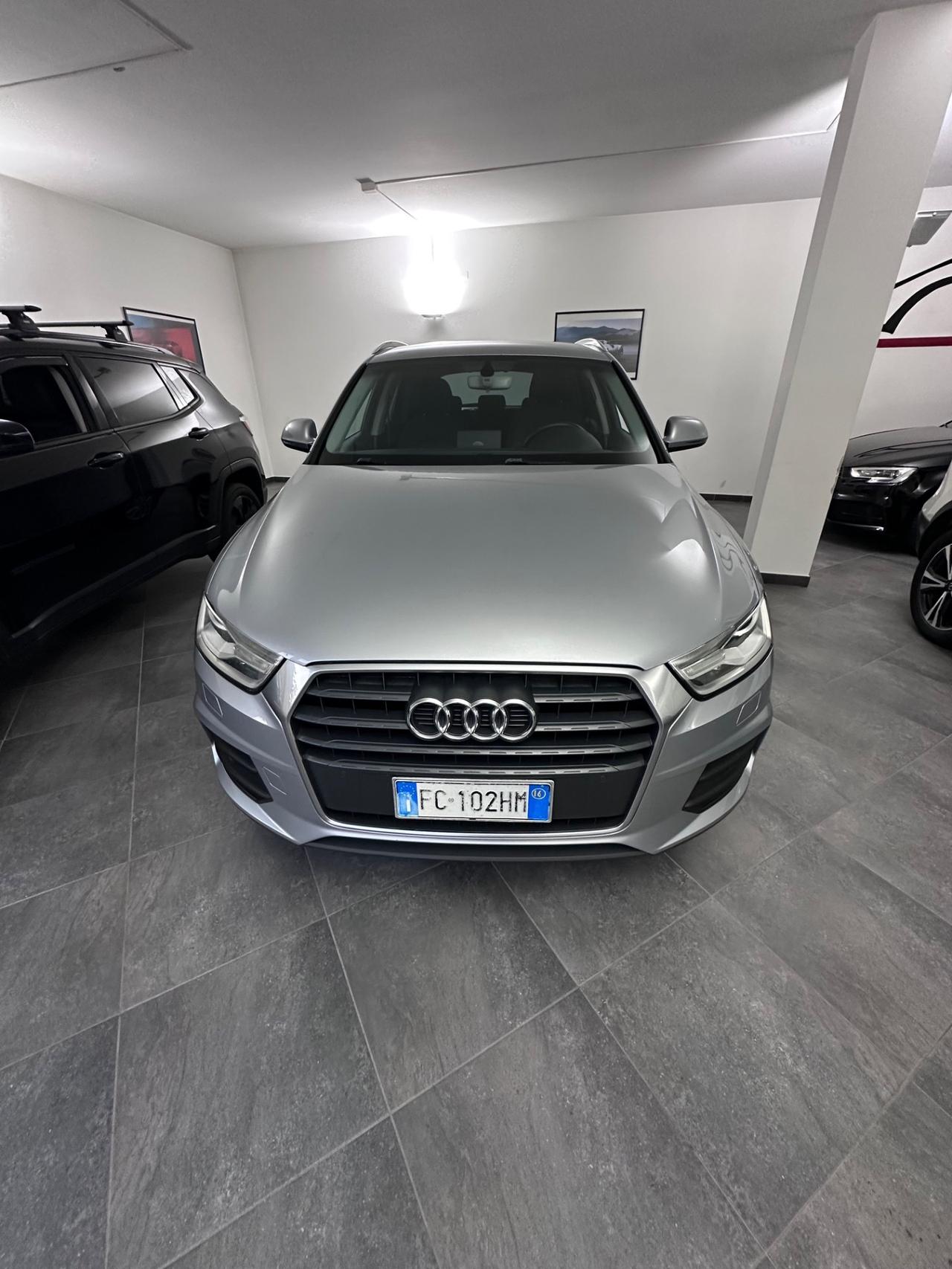 Audi Q3 2.0 TDI 120 CV Business