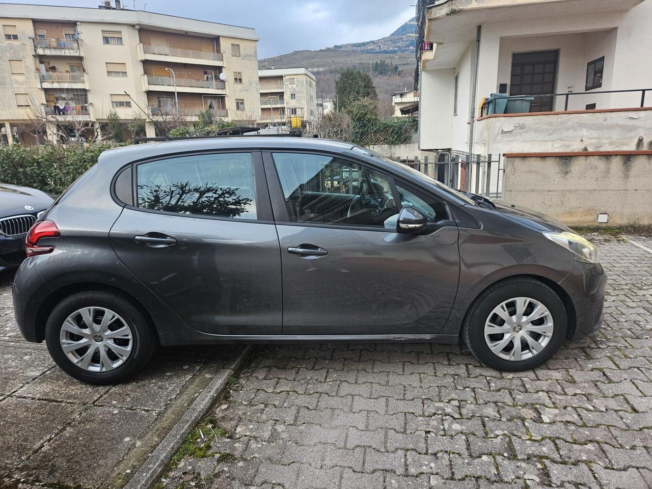 Peugeot 208 1.4 HDi 68 CV 5 porte OK NEOPATENTATI