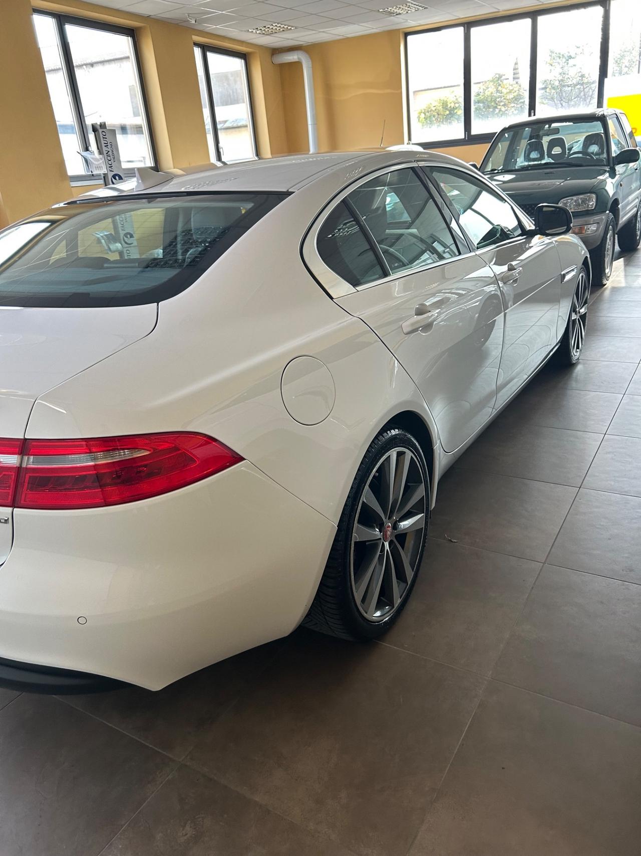 Jaguar XE 2.0 D Turbo aut. Portfolio