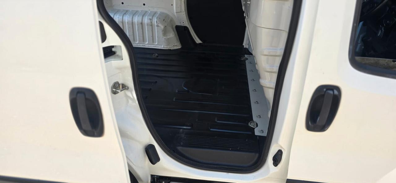 Fiat Qubo F i o r i n o 1.3 Multijet tagliandato garanzia permute