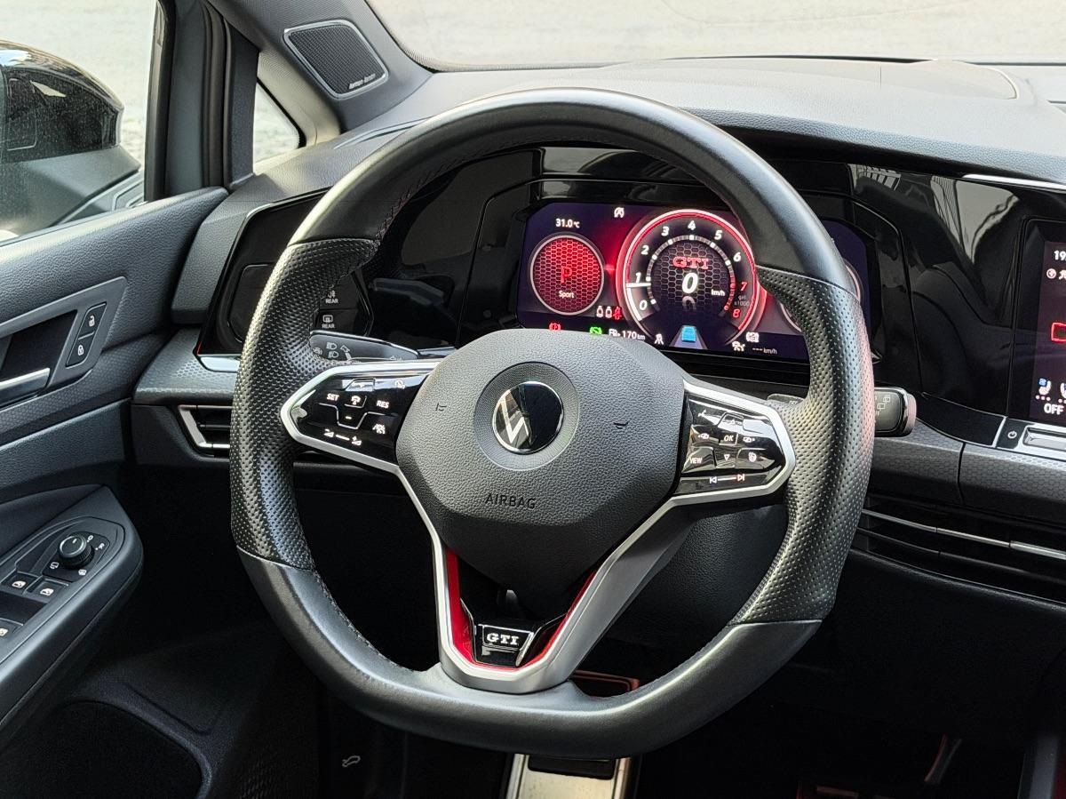 Volkswagen Golf 8 GTI 2.0 TSI 245CV