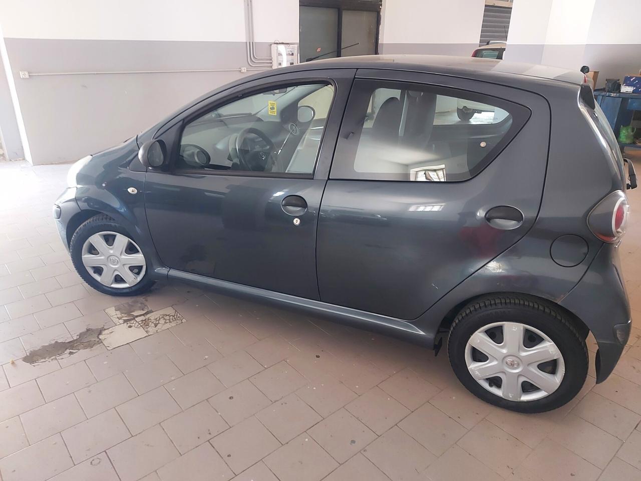 Toyota Aygo 1.0 benz 2011 5 porte