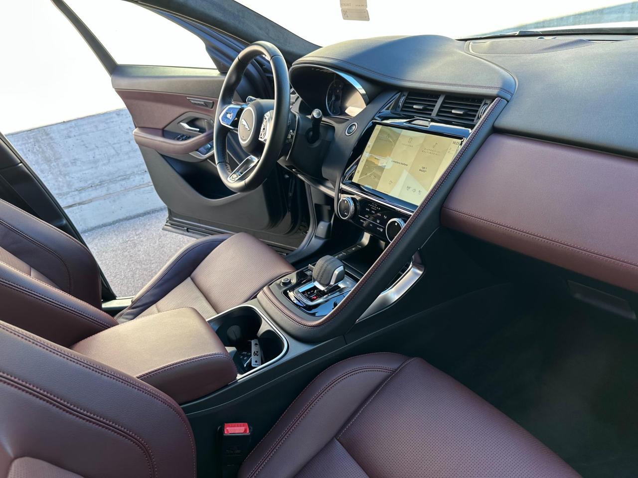 Jaguar E-Pace 2.0d i4 mhev R-Dynamic Black awd 163cv auto