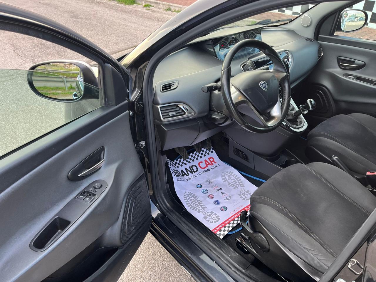 Lancia Ypsilon 1.2 5 porte Platinum Unipro 2014