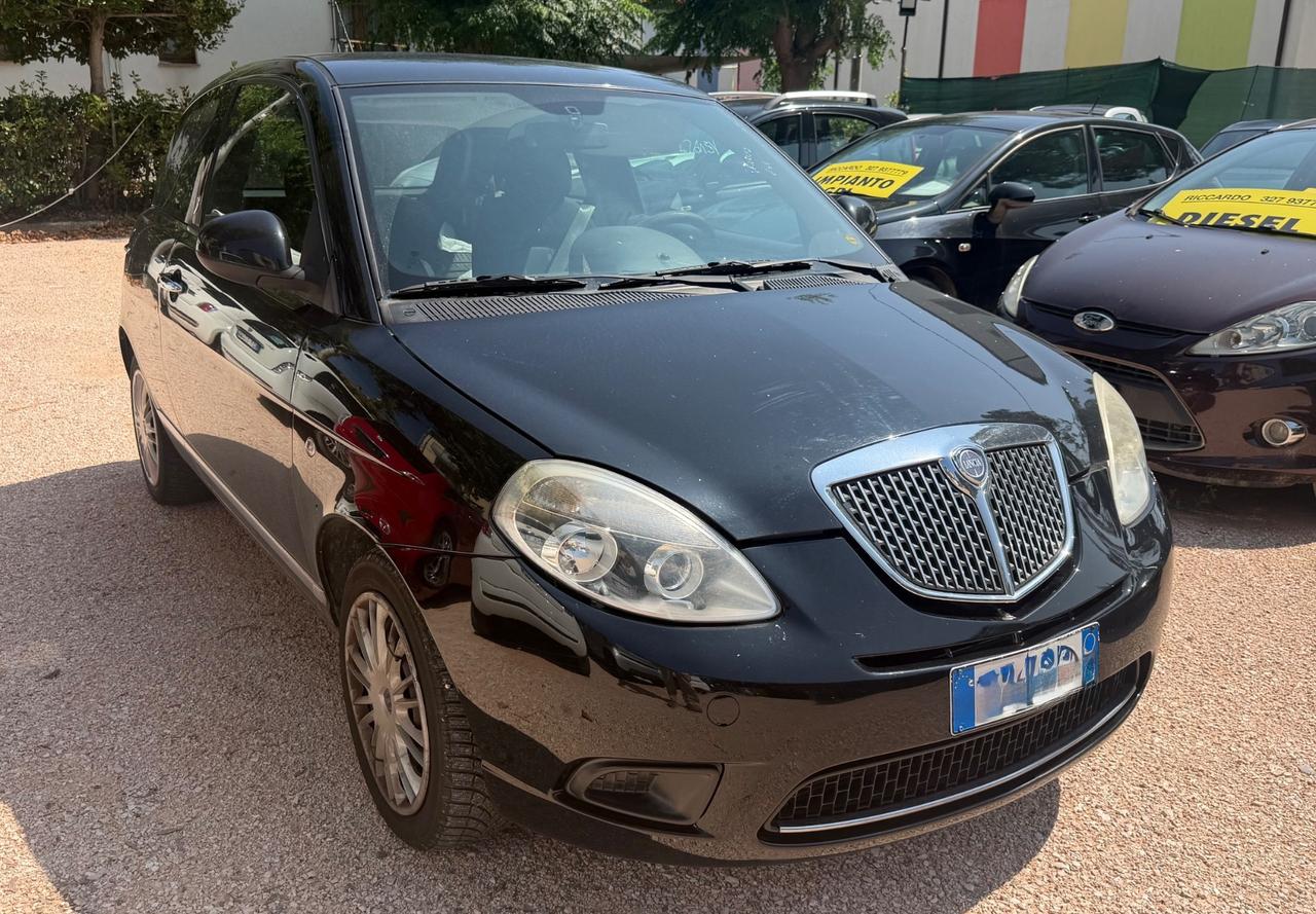 Lancia Ypsilon 1.3 MJT 75 CV Diva