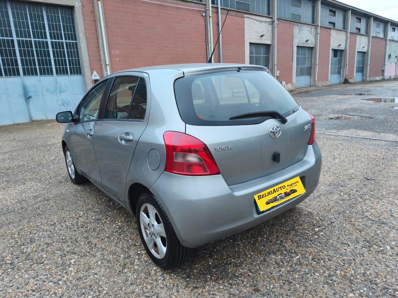 Toyota Yaris 2006--1.0 Benzina Neopatentati