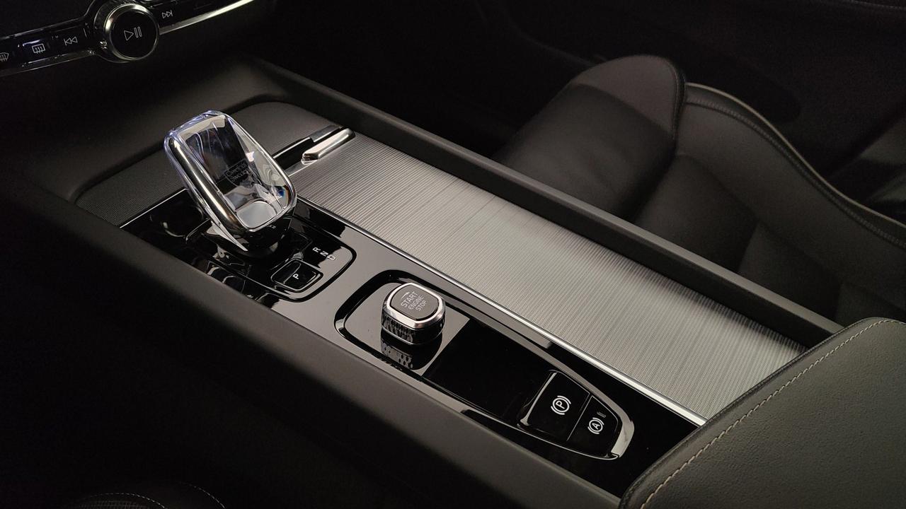 VOLVO XC60 2.0 t6 phev Ultra Dark awd auto