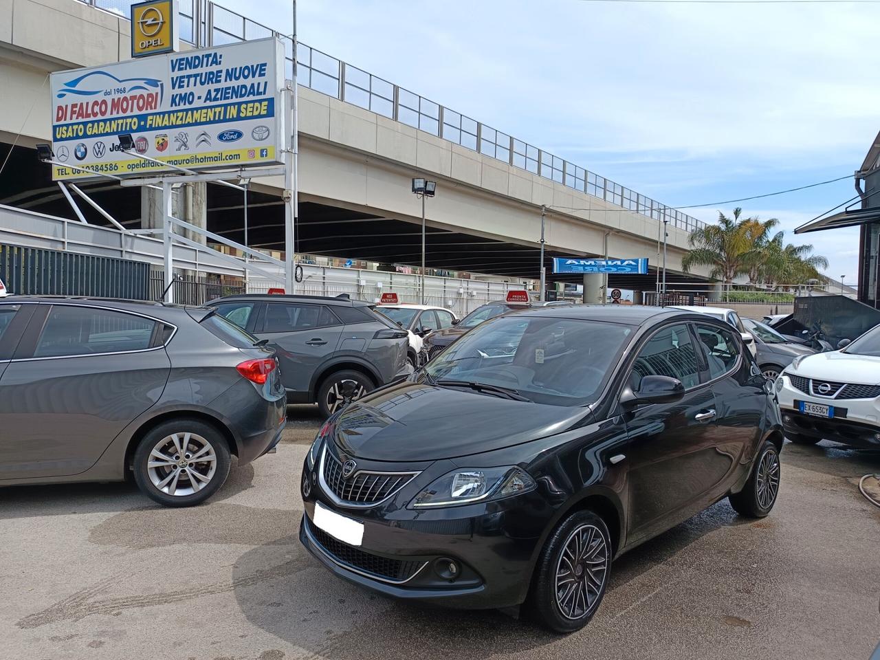 Lancia Ypsilon 1.0 FireFly 5 porte S&S Hybrid Silver