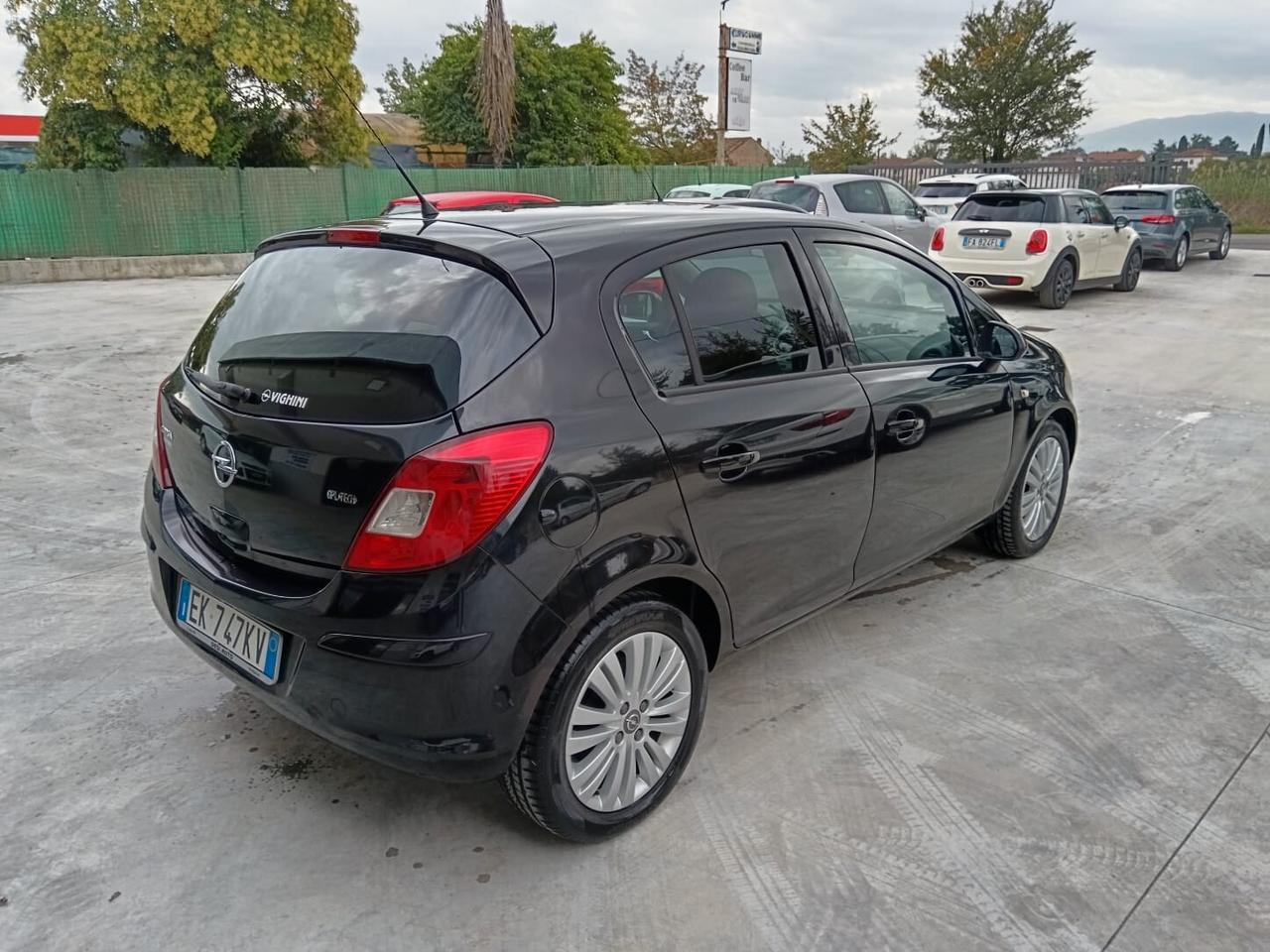 Corsa 5 porte GPL "UNIPROPRIETARIO"