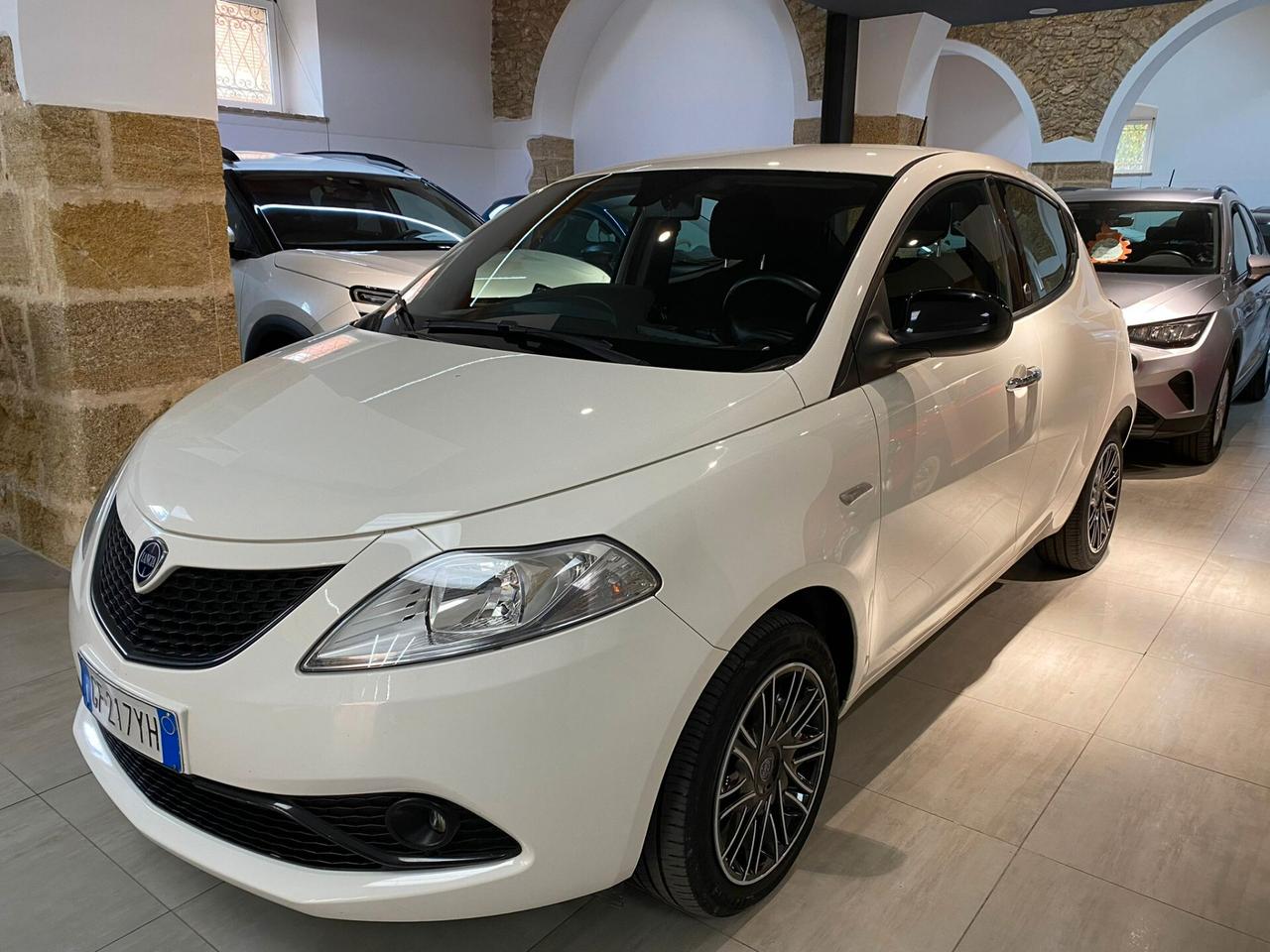 Lancia Ypsilon 1.0 FireFly 5 porte S&S Hybrid Ecochic Gold