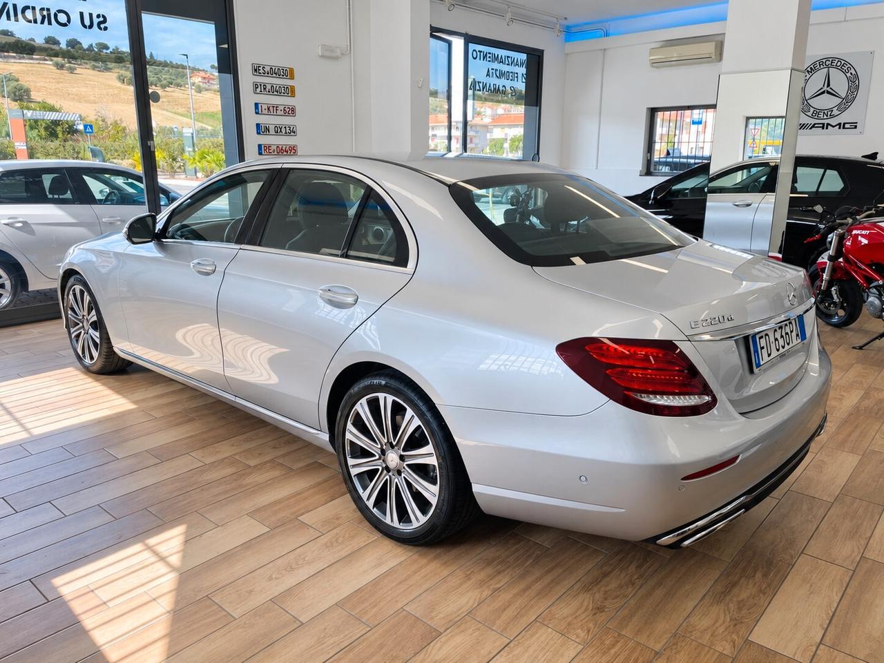 Mercedes-benz E 220 BlueTEC Sport 9G-TRONIC