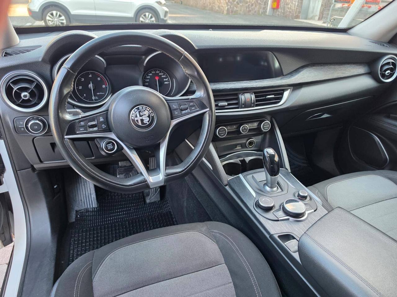 Alfa Romeo Stelvio 2.2 Turbodiesel 160 CV AT8 RWD Sport-Tech