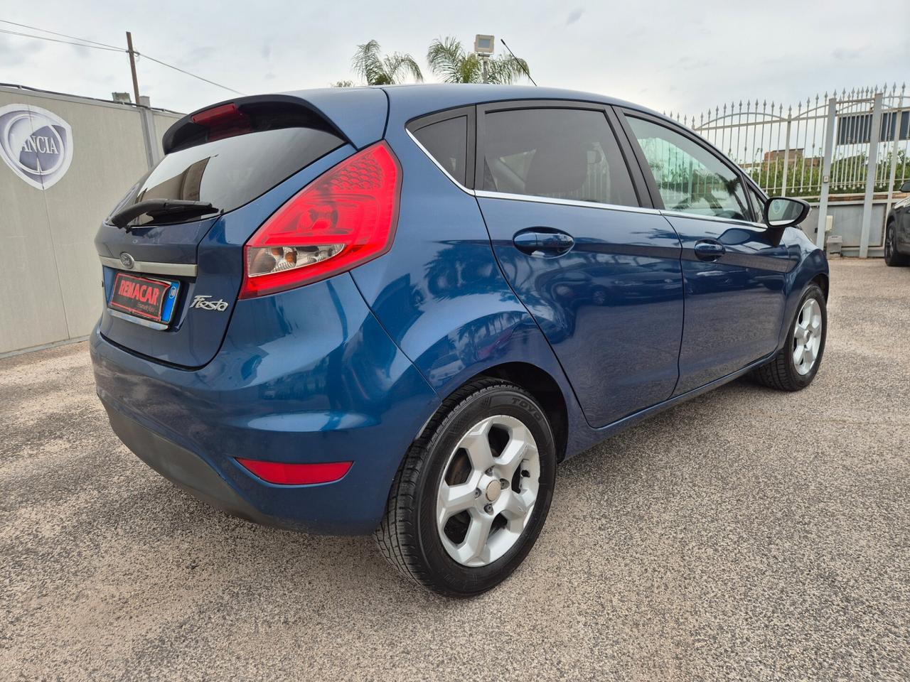 Ford Fiesta RESTAYLING 1.4 TDCi 5p. Titanium