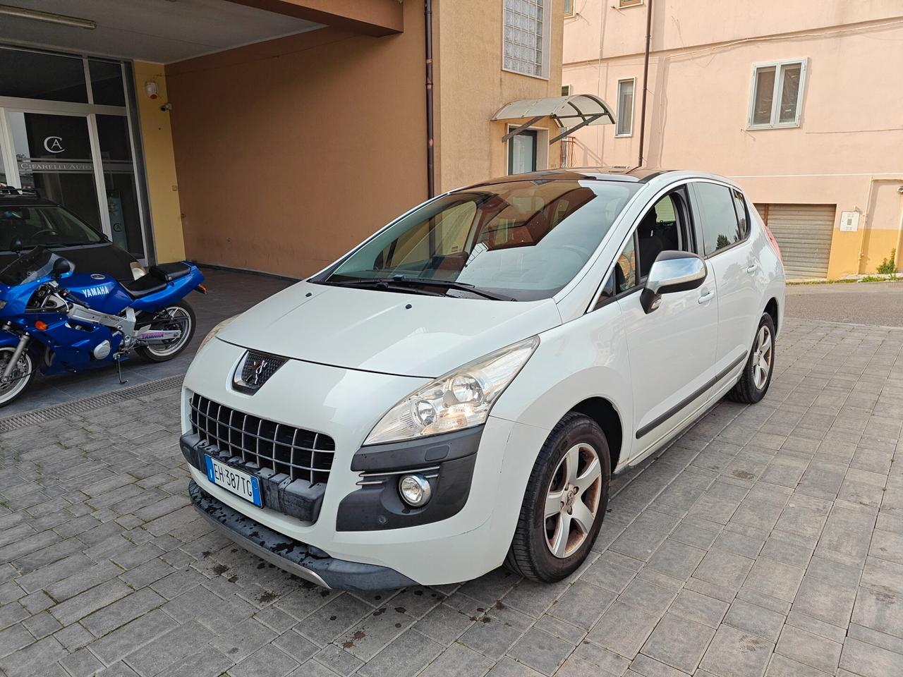 Peugeot 3008 1.6 HDi 112CV cambio robotizzato Business