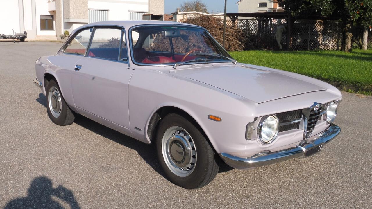 Alfa Romeo GT 1300 junior scalino