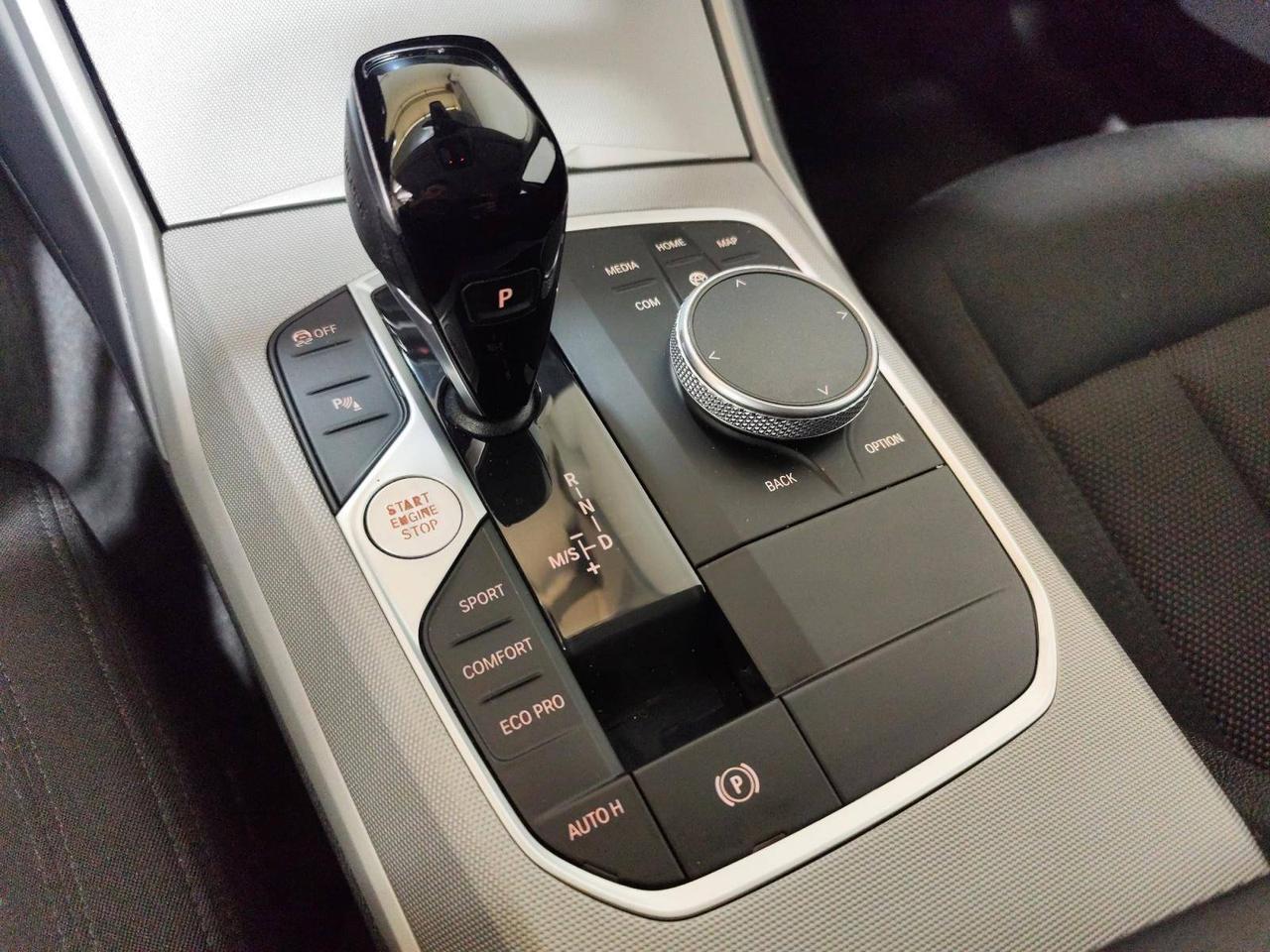 BMW Serie 3 318d Touring 48V Business Advantage