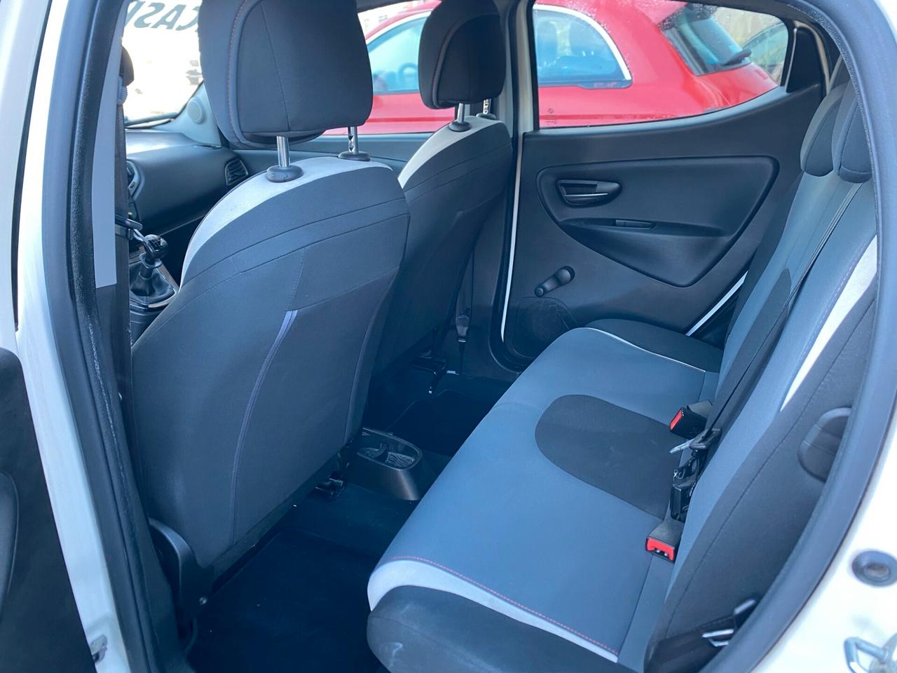 Lancia Ypsilon 1.2 69 CV 5 porte Elefantino