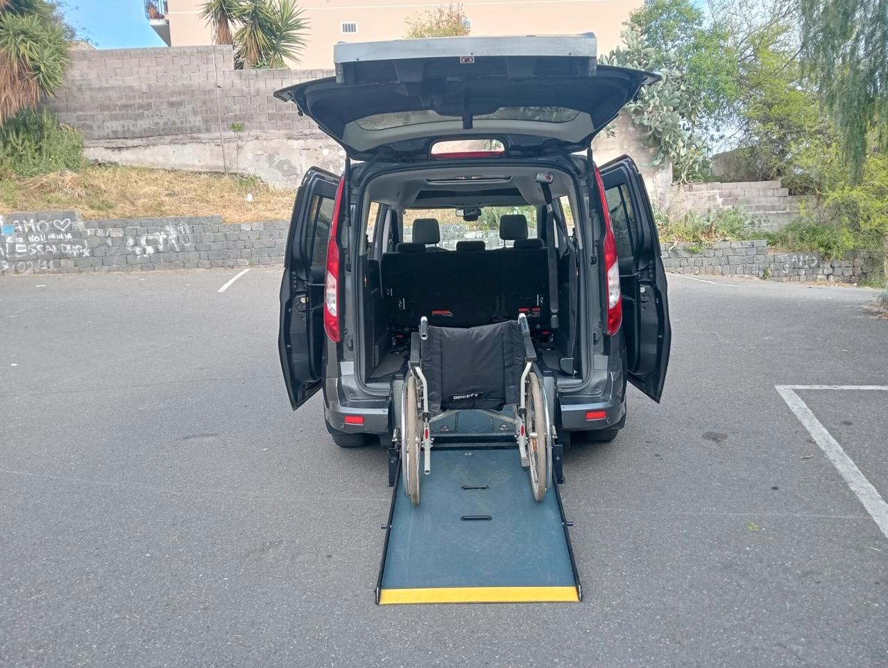 Ford Tourneo Connect Pianale ribassato con rampa disabili in carrozzina