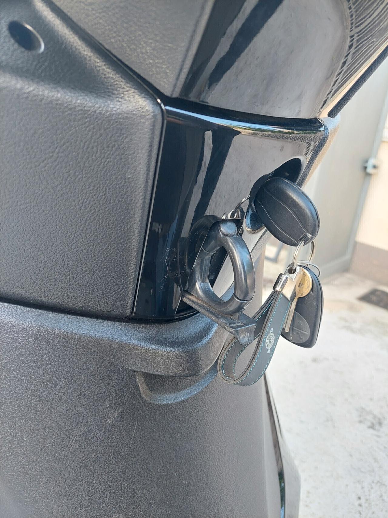 BEVERLY 350 MODELLO POLICE ABS SRS GOMME NUOVISSIME CON FERMO AMM. NUOVISSIMO