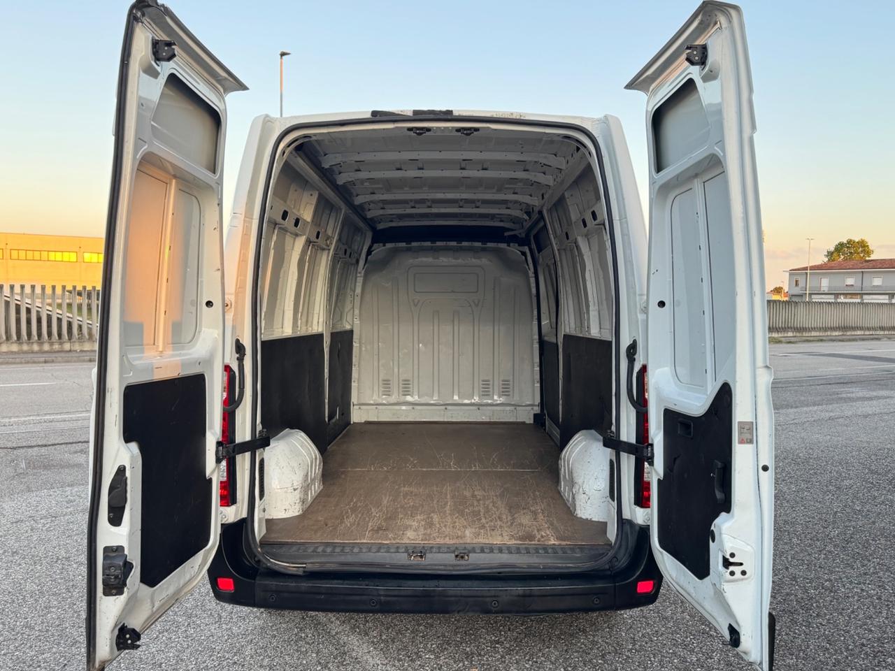 Renault Master 2.3 DCI 125cv L3H2