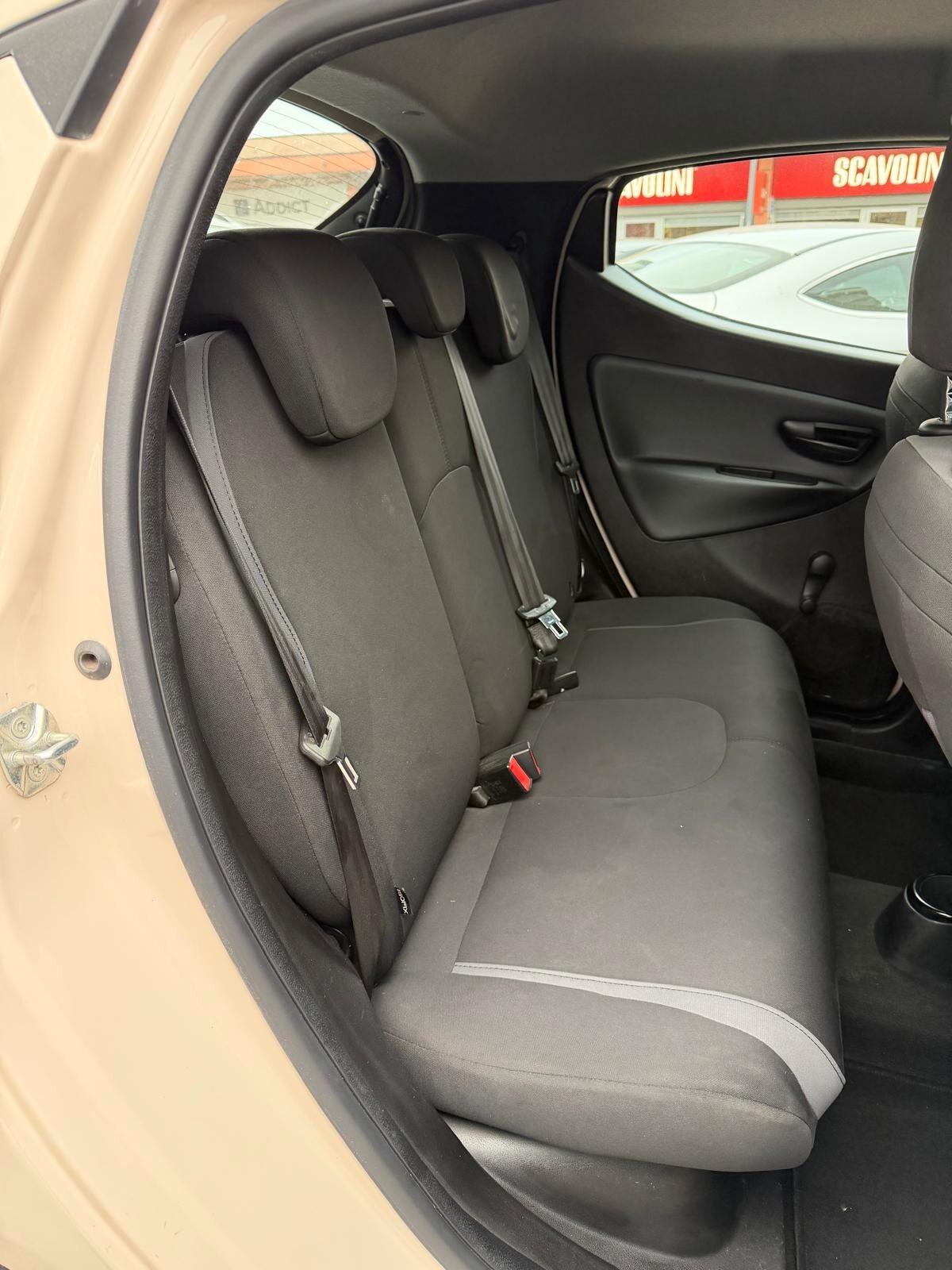 Lancia Ypsilon 1.3 MJT 16V 95 CV 5 porte