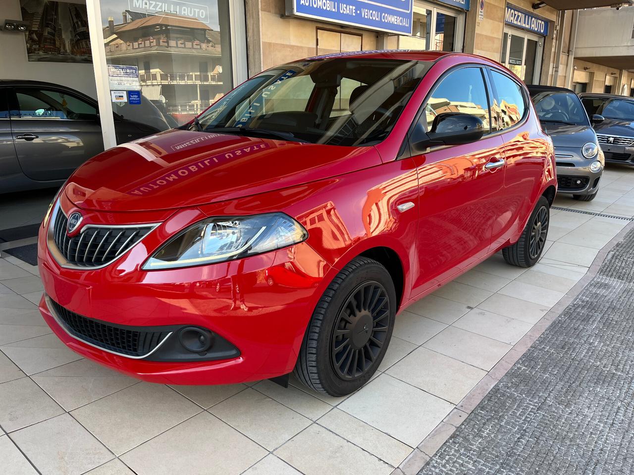 Lancia Ypsilon 1.0 Hybrid 5 porte 70cv -gz749ve-