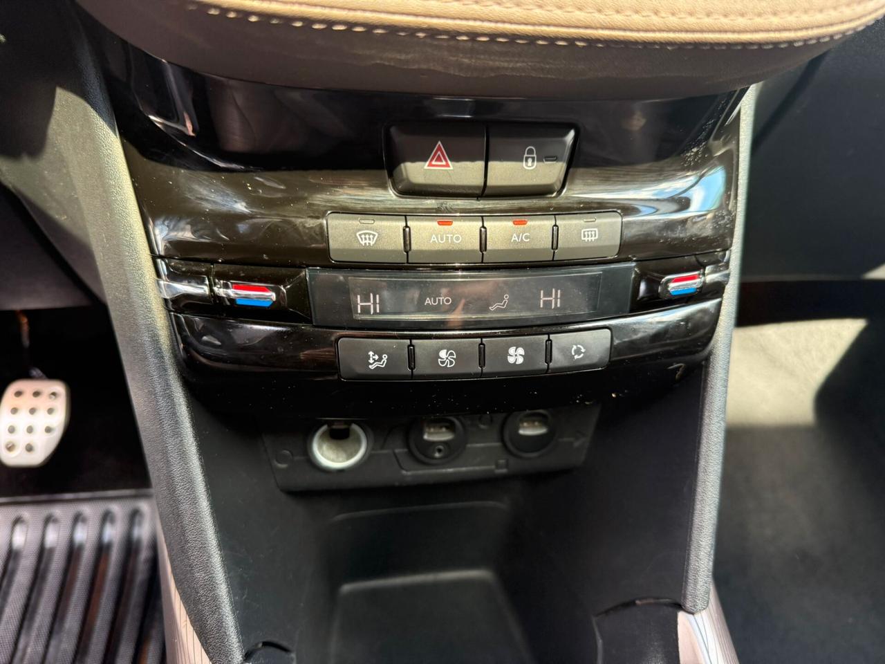 Peugeot 2008 1.6 e-HDi 115 CV Stop&Start Féline