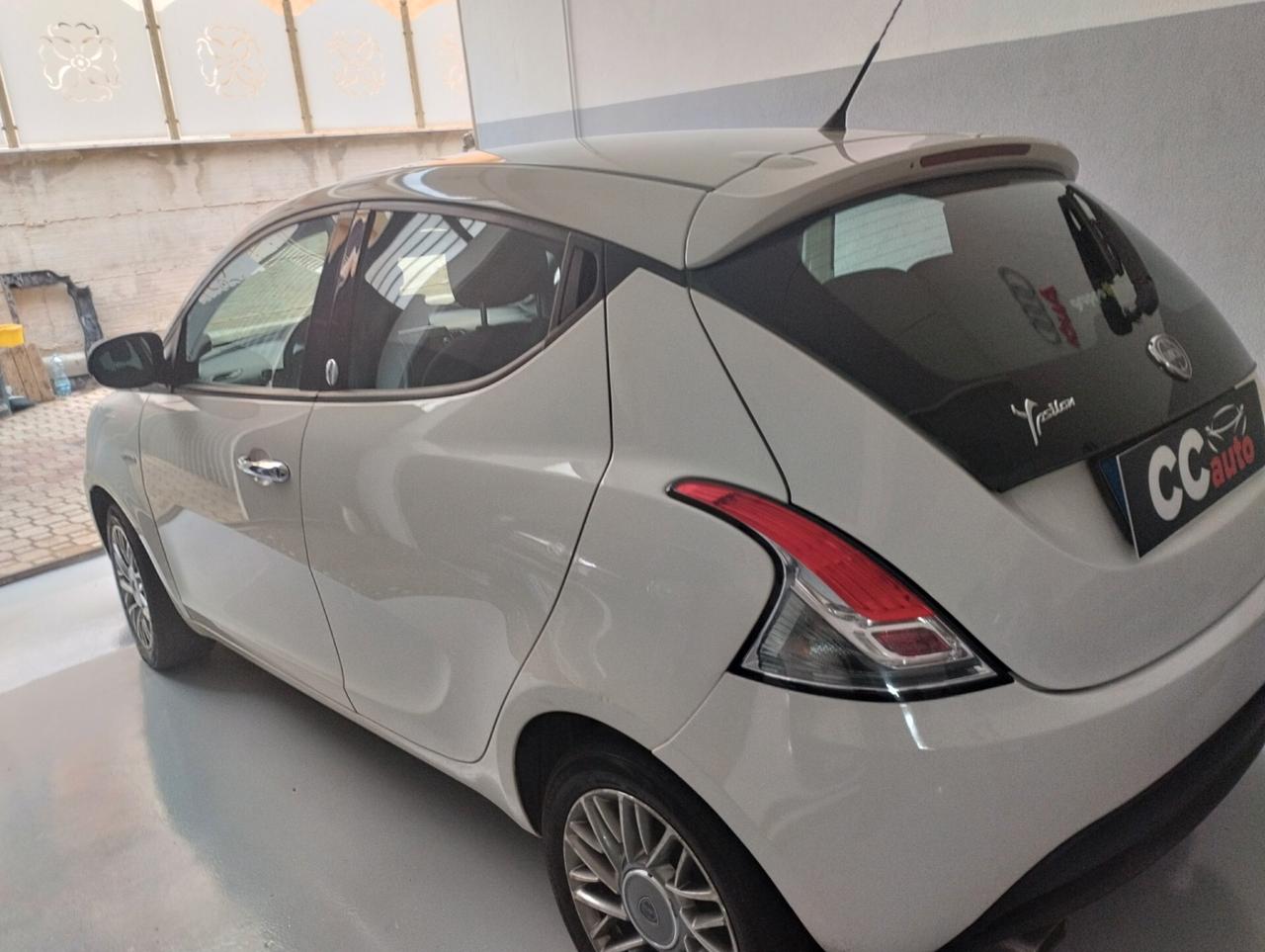 Lancia Ypsilon 1.2 69 CV 5 porte S&S Silver