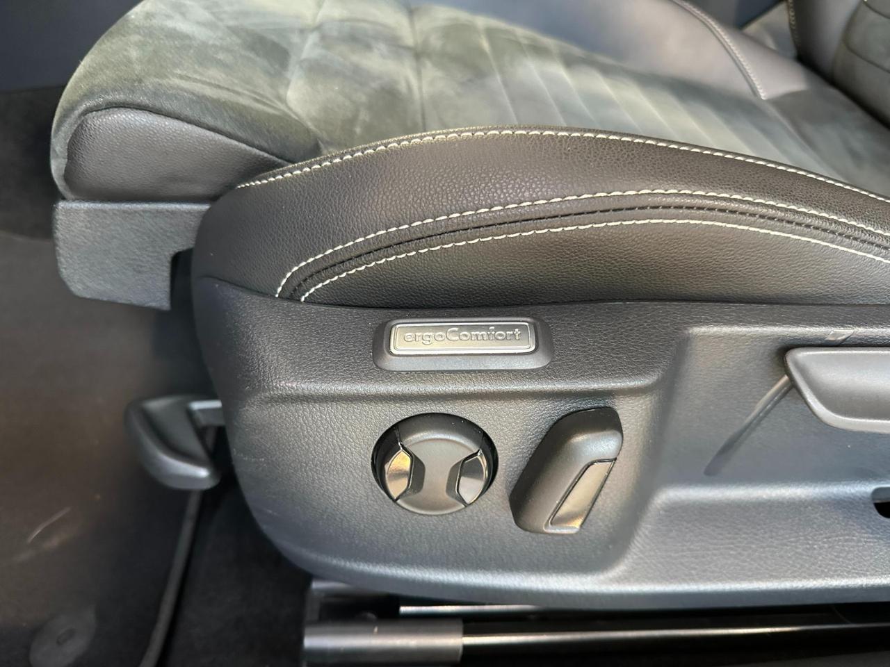 Volkswagen Passat Variant 2.0 tdi Executive 150cv DSG-Camera-Carplay-Keyless-IVA