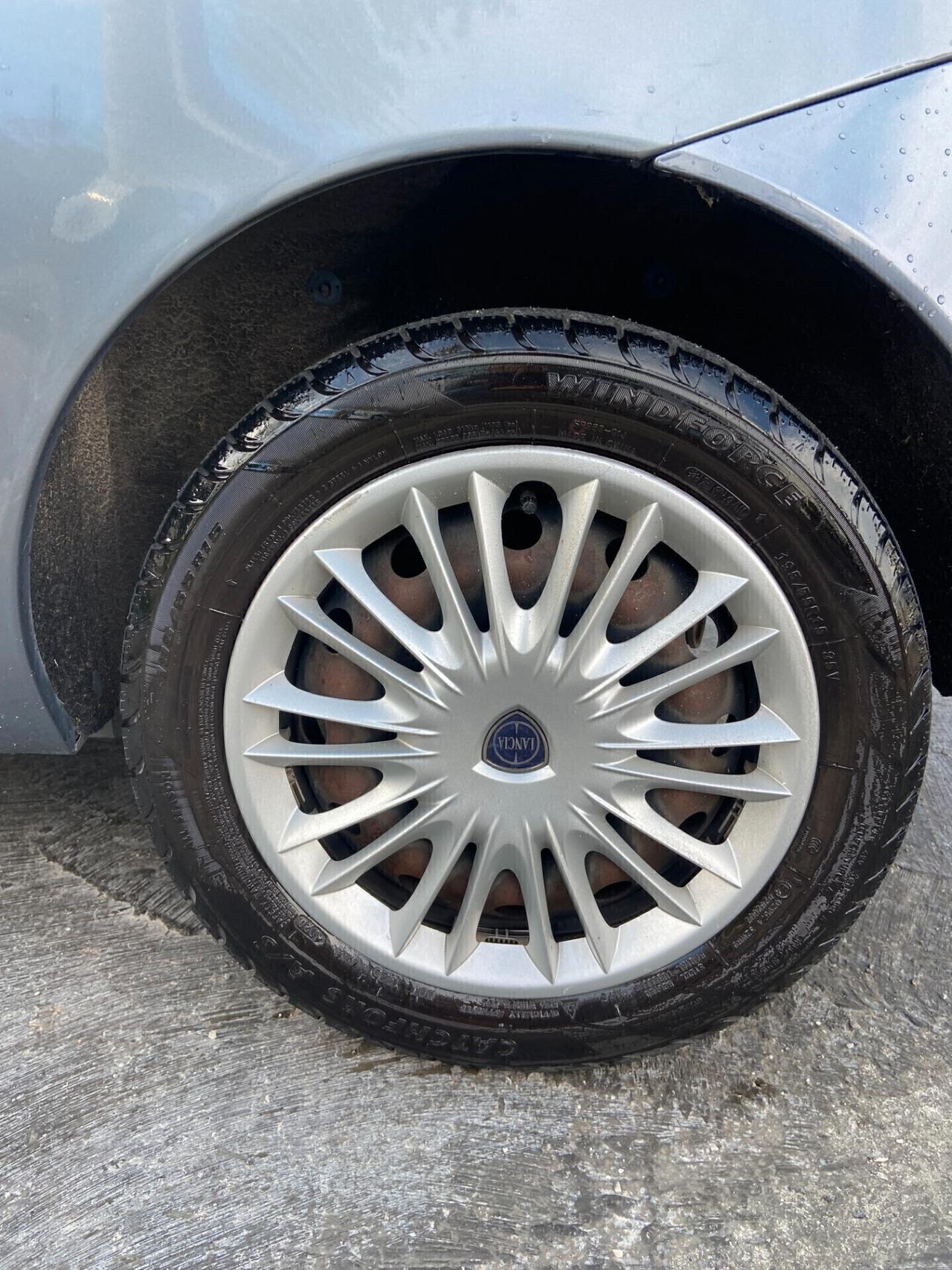 Lancia Ypsilon