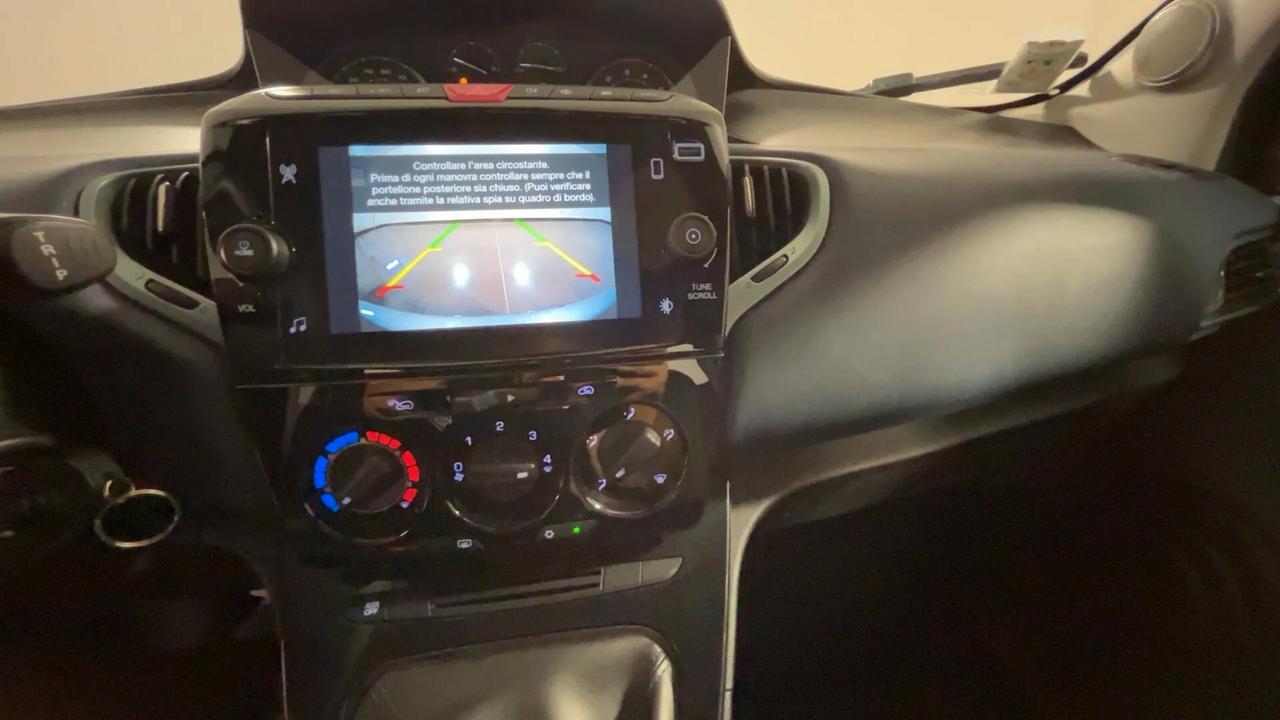 Lancia Ypsilon 1.0 FireFly 5 porte S&S Hybrid Platino