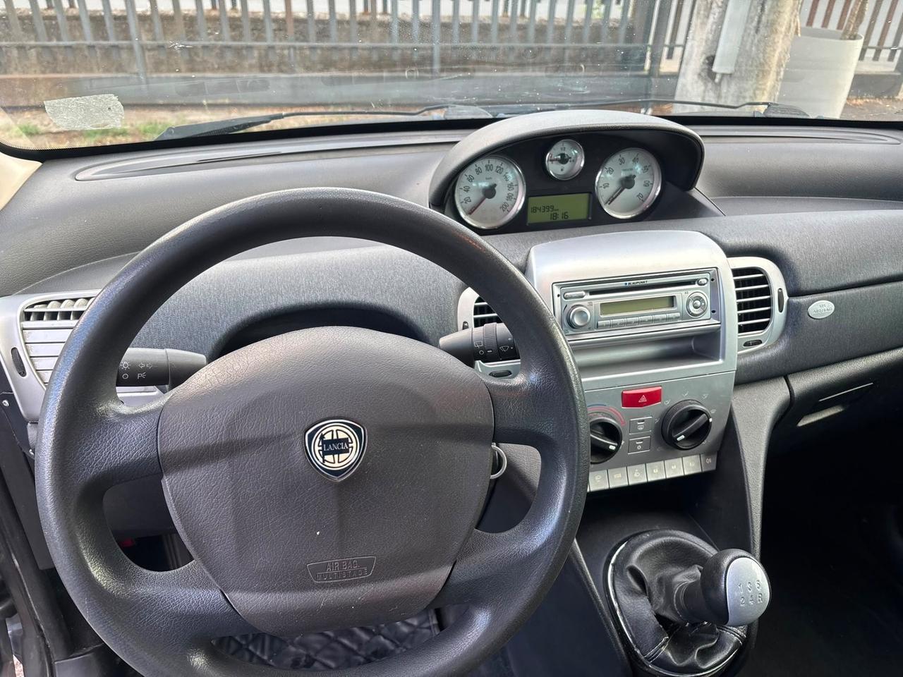 Lancia Ypsilon 1.3 MJT 75 CV Argento