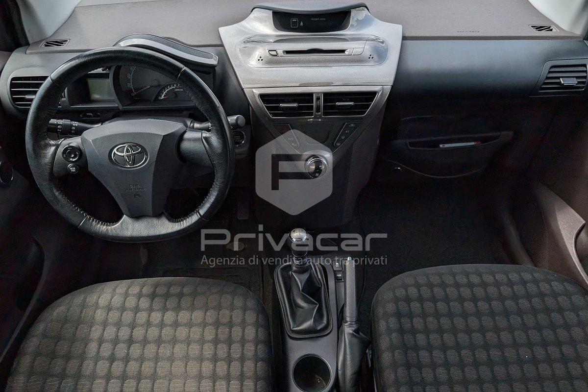 TOYOTA iQ 1.0 Sol