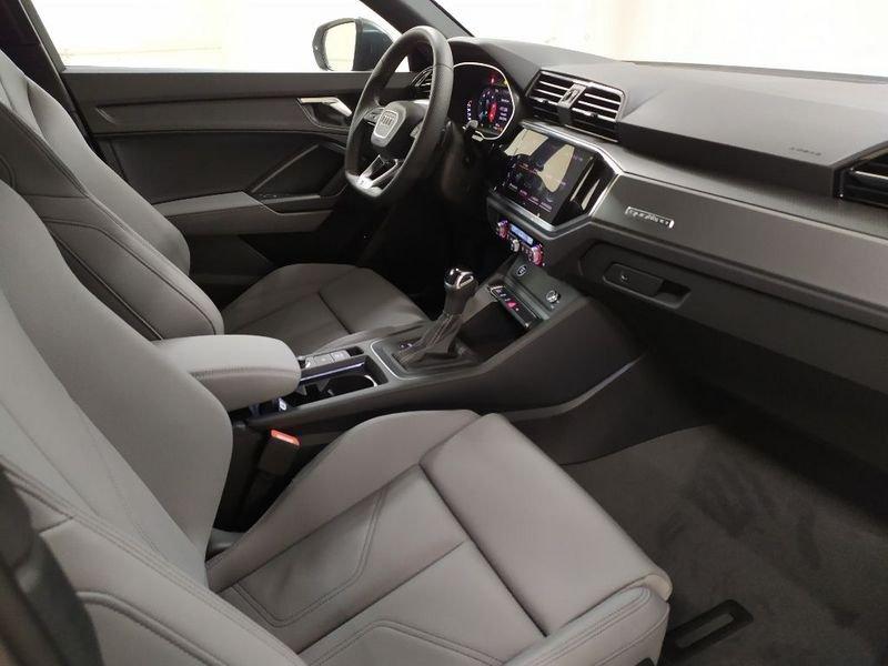 Audi Q3 Sportback 40 2.0 tdi Identity Black quattro 193cv s-tronic